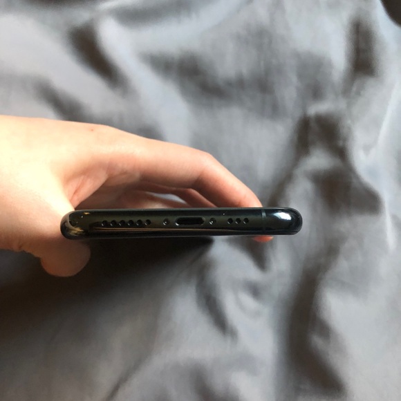 COPY - iPhone 11 Pro 256GB Unlocked will come with luxylemon charging case - Picture 5 of 9